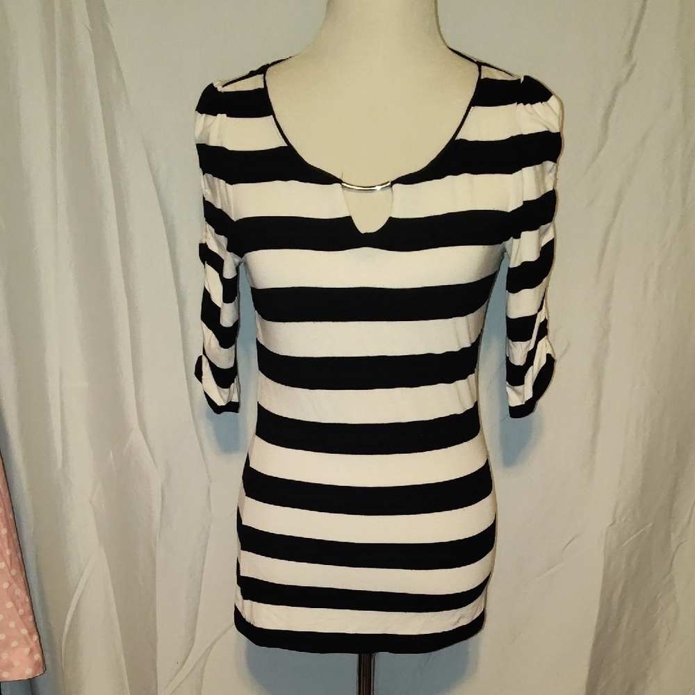 White House Black Market  Wht/Blk Striped Top  Sz Small Silver Neck Piece